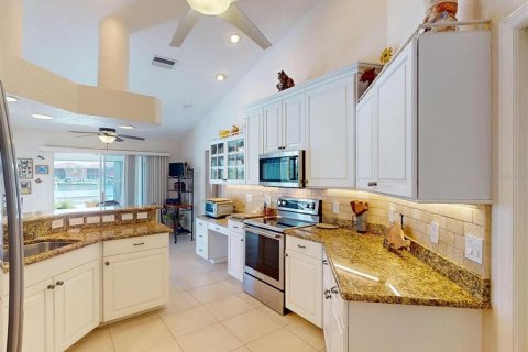 House in Punta Gorda, Florida 3 bedrooms, 177.81 sq.m. № 1759786 - photo 18