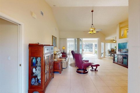House in Punta Gorda, Florida 3 bedrooms, 177.81 sq.m. № 1759786 - photo 11