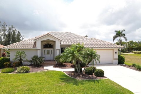 House in Punta Gorda, Florida 3 bedrooms, 177.81 sq.m. № 1759786 - photo 1