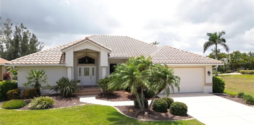House in Punta Gorda, Florida 3 bedrooms, 177.81 sq.m. № 1759786