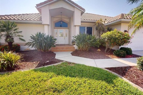 House in Punta Gorda, Florida 3 bedrooms, 177.81 sq.m. № 1759786 - photo 2