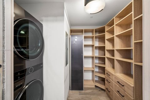 Condominio en alquiler en Miami, Florida, 2 dormitorios, 116.41 m2 № 1991924 - foto 11