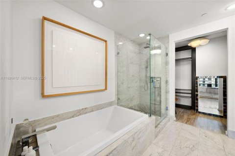 Condominio en alquiler en Miami, Florida, 2 dormitorios, 116.41 m2 № 1991924 - foto 16