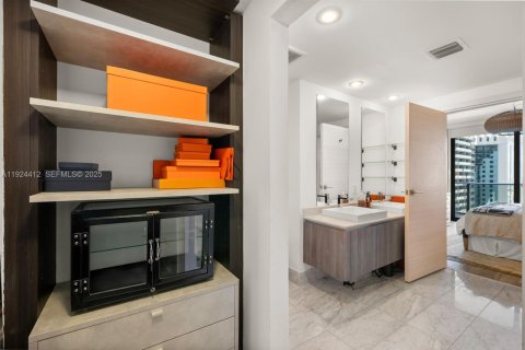 Condominio en alquiler en Miami, Florida, 2 dormitorios, 116.41 m2 № 1991924 - foto 17