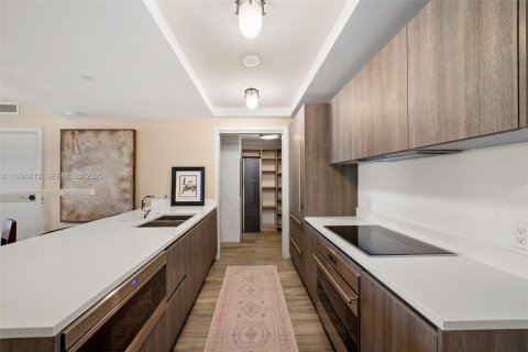 Condominio en alquiler en Miami, Florida, 2 dormitorios, 116.41 m2 № 1991924 - foto 10