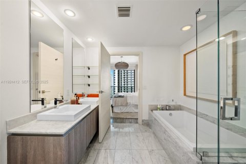 Condominio en alquiler en Miami, Florida, 2 dormitorios, 116.41 m2 № 1991924 - foto 14