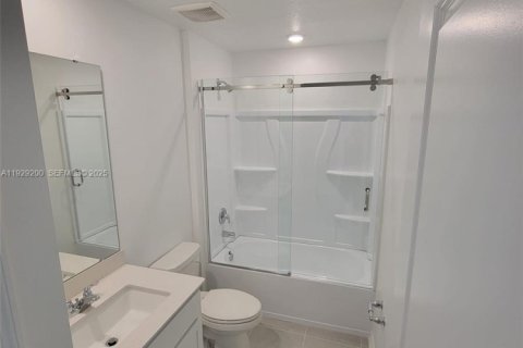 House in Lake Wales, Florida 4 bedrooms № 1987563 - photo 8