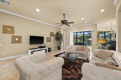 Villa ou maison à vendre à Cape Coral, Floride: 3 chambres, 305 m2 № 2436807 - photo 14
