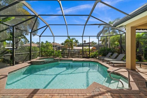 Villa ou maison à vendre à Cape Coral, Floride: 3 chambres, 305 m2 № 2436807 - photo 2