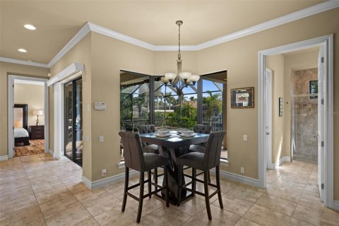 Villa ou maison à vendre à Cape Coral, Floride: 3 chambres, 305 m2 № 2436807 - photo 16