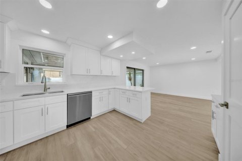 Casa en venta en Tampa, Florida, 3 dormitorios, 180.69 m2 № 1886384 - foto 24