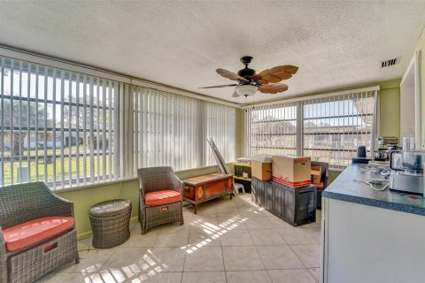 House in Port Richey, Florida 2 bedrooms, 118.36 sq.m. № 2208524 - photo 13