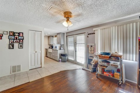 House in Port Richey, Florida 2 bedrooms, 118.36 sq.m. № 2208524 - photo 18