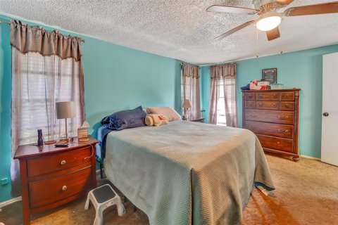 House in Port Richey, Florida 2 bedrooms, 118.36 sq.m. № 2208524 - photo 9