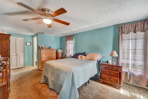 House in Port Richey, Florida 2 bedrooms, 118.36 sq.m. № 2208524 - photo 8
