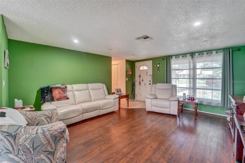 House in Port Richey, Florida 2 bedrooms, 118.36 sq.m. № 2208524 - photo 6