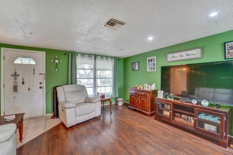 House in Port Richey, Florida 2 bedrooms, 118.36 sq.m. № 2208524 - photo 5