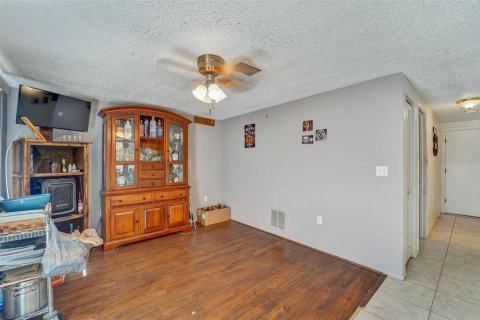 House in Port Richey, Florida 2 bedrooms, 118.36 sq.m. № 2208524 - photo 17