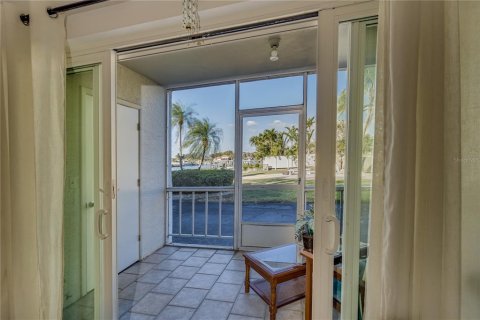 Condo in Saint Petersburg, Florida, 1 bedroom  № 1532335 - photo 23