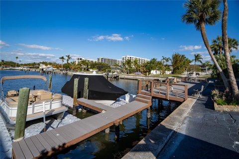 Condo in Saint Petersburg, Florida, 1 bedroom  № 1532335 - photo 7