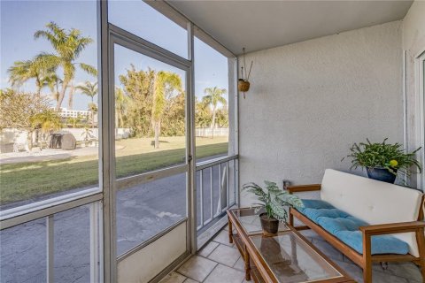 Condo in Saint Petersburg, Florida, 1 bedroom  № 1532335 - photo 24