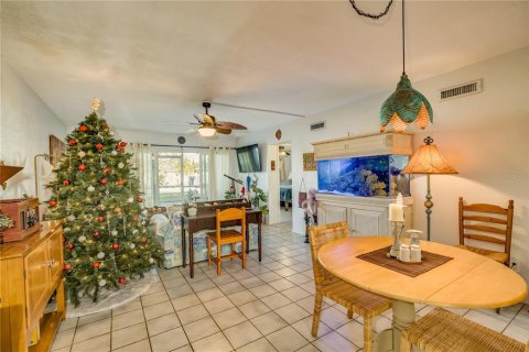 Condo in Saint Petersburg, Florida, 1 bedroom  № 1532335 - photo 14