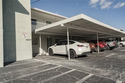 Condo in Saint Petersburg, Florida, 1 bedroom  № 1532335 - photo 3
