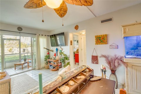 Condo in Saint Petersburg, Florida, 1 bedroom  № 1532335 - photo 17