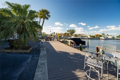 Condo in Saint Petersburg, Florida, 1 bedroom  № 1532335 - photo 8