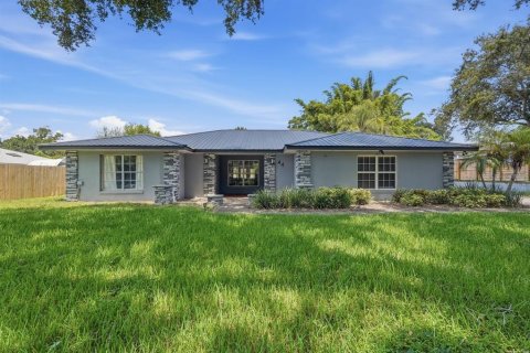 House in Winter Haven, Florida 3 bedrooms, 210.8 sq.m. № 2356642