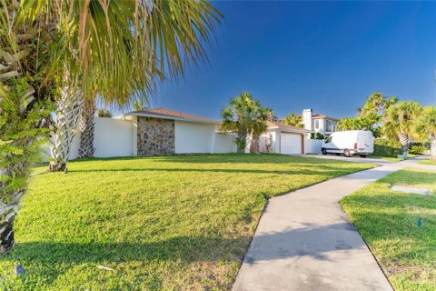 Villa ou maison à vendre à Clearwater, Floride: 3 chambres, 259.57 m2 № 2396921 - photo 2