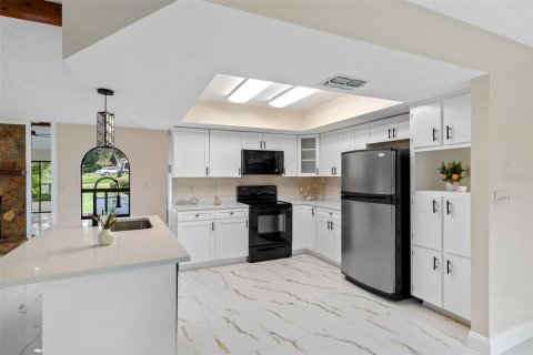House in Spring Hill, Florida 4 bedrooms, 187.29 sq.m. № 1914597 - photo 27