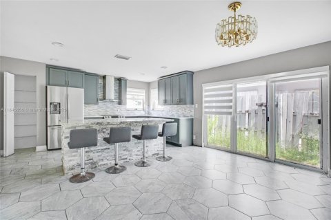 House in Coconut Creek, Florida 3 bedrooms, 163.14 sq.m. № 1954972 - photo 1