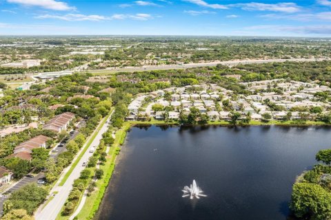 House in Coconut Creek, Florida 3 bedrooms, 163.14 sq.m. № 1954972 - photo 22