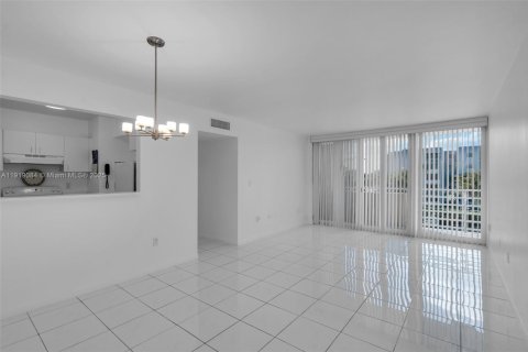 Condominio en venta en Miami, Florida, 2 dormitorios, 89.19 m2 № 1974829 - foto 2