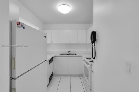 Condominio en venta en Miami, Florida, 2 dormitorios, 89.19 m2 № 1974829 - foto 9