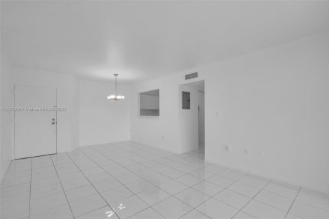 Condominio en venta en Miami, Florida, 2 dormitorios, 89.19 m2 № 1974829 - foto 4