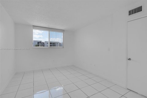 Condominio en venta en Miami, Florida, 2 dormitorios, 89.19 m2 № 1974829 - foto 16