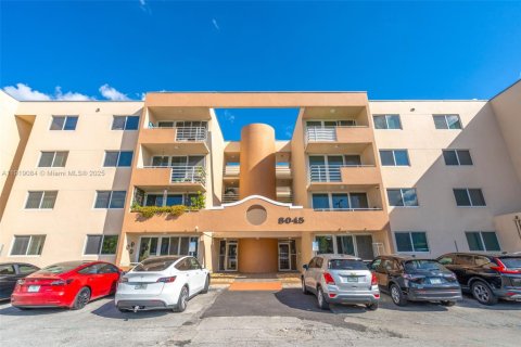 Condominio en venta en Miami, Florida, 2 dormitorios, 89.19 m2 № 1974829 - foto 1