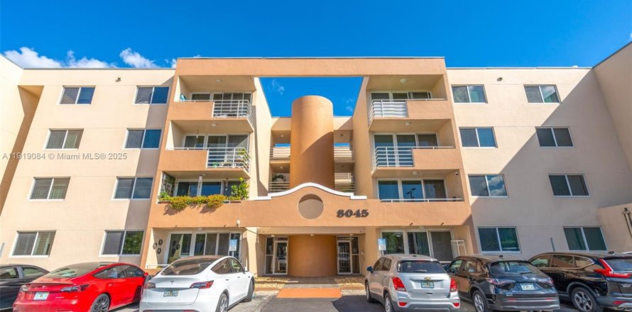 Condominio en Miami, Florida, 2 dormitorios  № 1974829