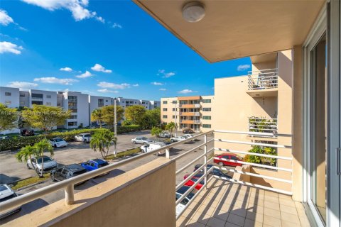 Condominio en venta en Miami, Florida, 2 dormitorios, 89.19 m2 № 1974829 - foto 22