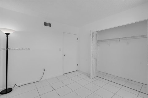 Condominio en venta en Miami, Florida, 2 dormitorios, 89.19 m2 № 1974829 - foto 13