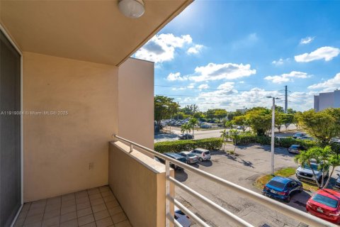 Condominio en venta en Miami, Florida, 2 dormitorios, 89.19 m2 № 1974829 - foto 23