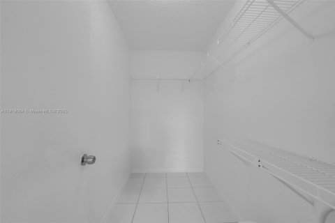 Condominio en venta en Miami, Florida, 2 dormitorios, 89.19 m2 № 1974829 - foto 18