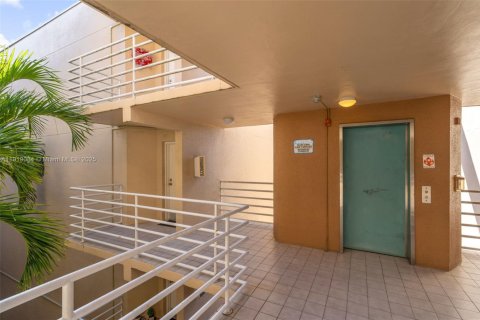 Condominio en venta en Miami, Florida, 2 dormitorios, 89.19 m2 № 1974829 - foto 21