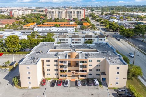 Condominio en venta en Miami, Florida, 2 dormitorios, 89.19 m2 № 1974829 - foto 28