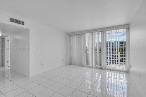 Condominio en venta en Miami, Florida, 2 dormitorios, 89.19 m2 № 1974829 - foto 3