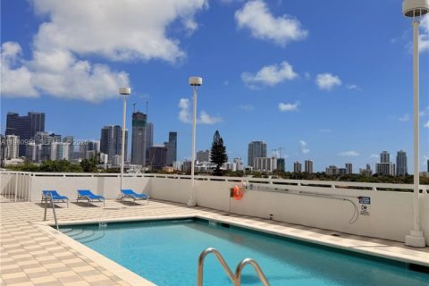 Appartement à louer à Miami, Floride: 2 chambres, 82.96 m2 № 2086263 - photo 7