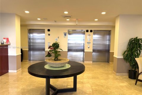 Appartement à louer à Miami, Floride: 2 chambres, 82.96 m2 № 2086263 - photo 2