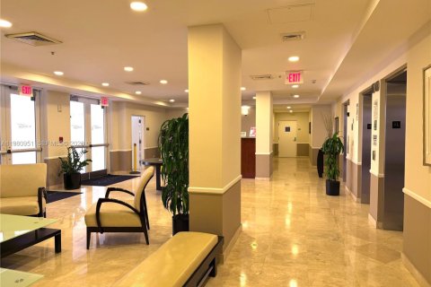 Appartement à louer à Miami, Floride: 2 chambres, 82.96 m2 № 2086263 - photo 3